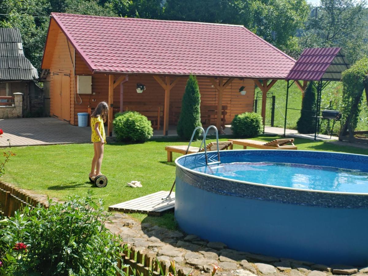 Апартаменти З Двома Спальнями І Кухнею Yaremche Exterior foto