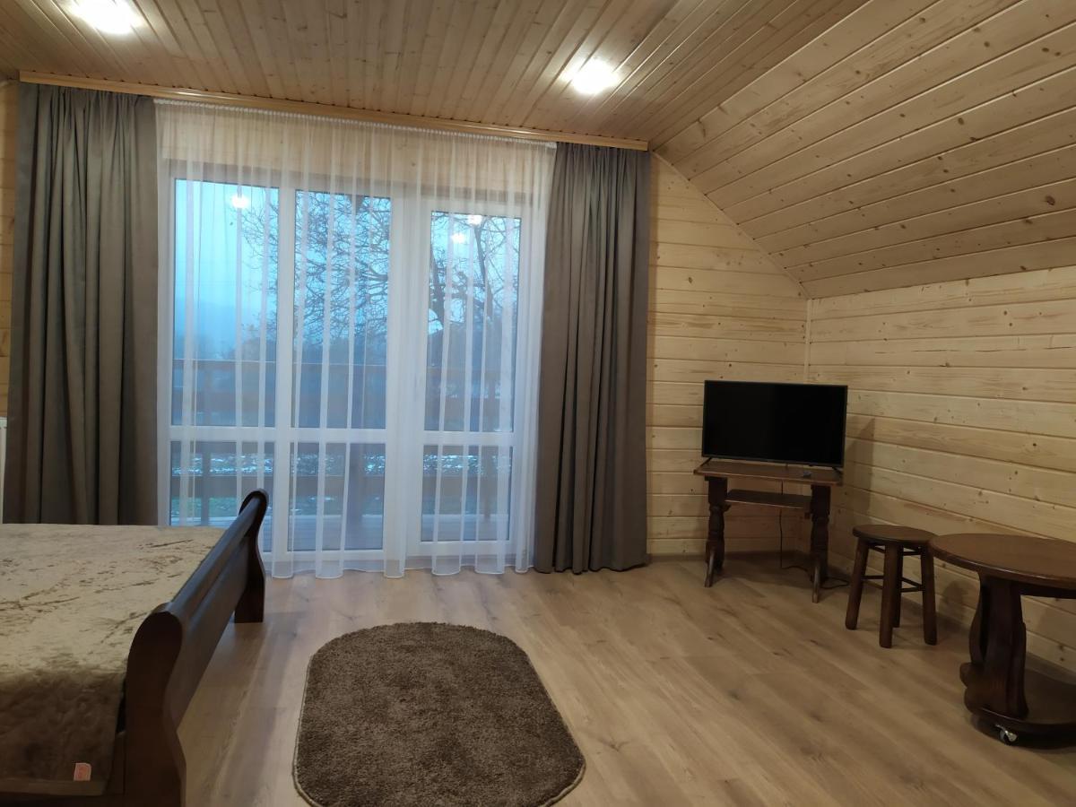 Апартаменти З Двома Спальнями І Кухнею Yaremche Exterior foto