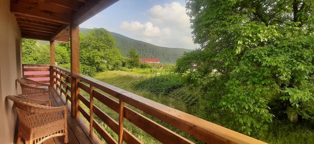 Апартаменти З Двома Спальнями І Кухнею Yaremche Exterior foto